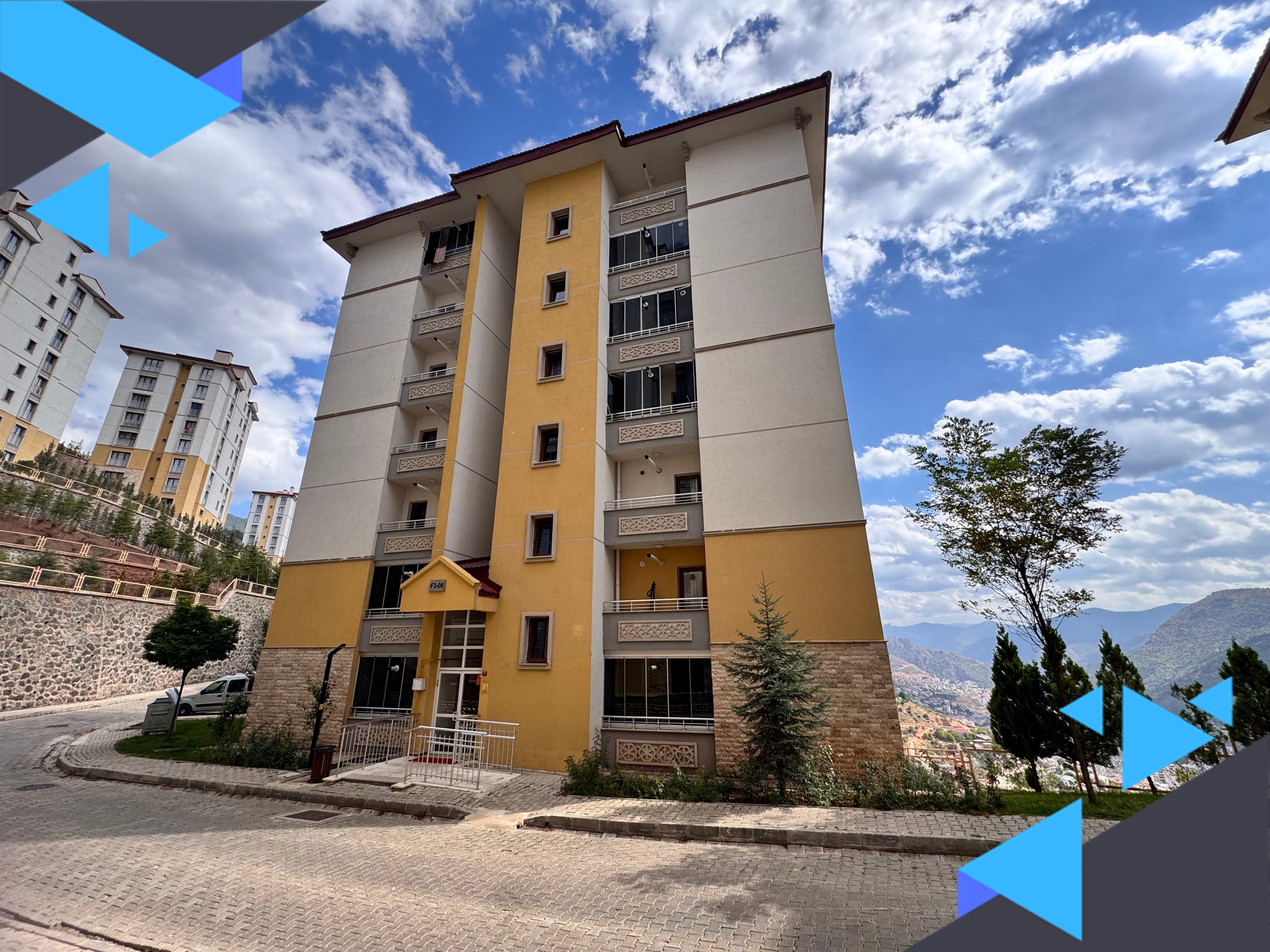 ÇAMLICA TOKİDE DEĞERİYLE ÖNE ÇIKAN ARA KAT 2+1 SATILIK DAİRE