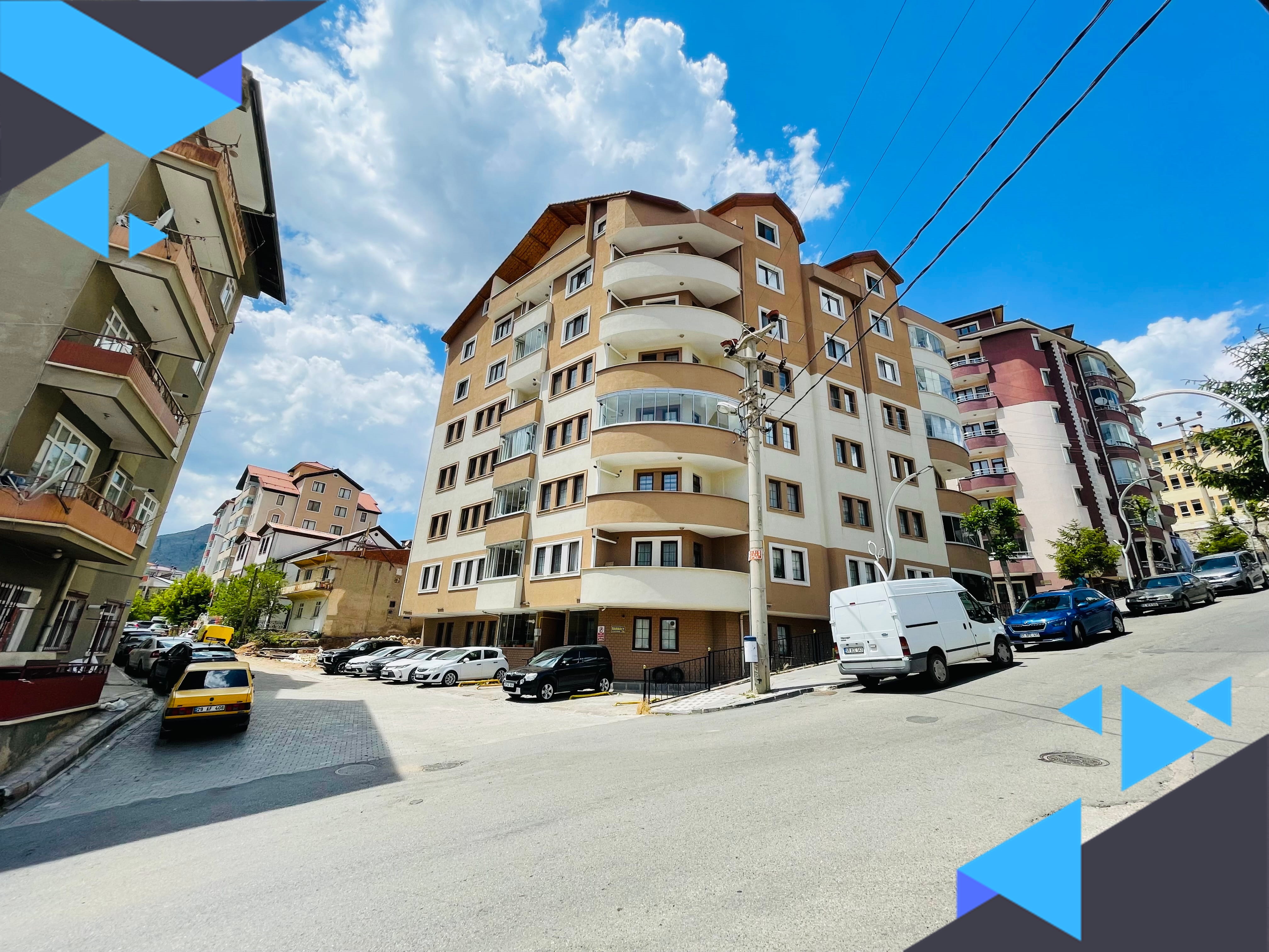 KONUMU KONUŞTURAN DEĞERİYLE ÖNE ÇIKAN 3+1 SATILIK!