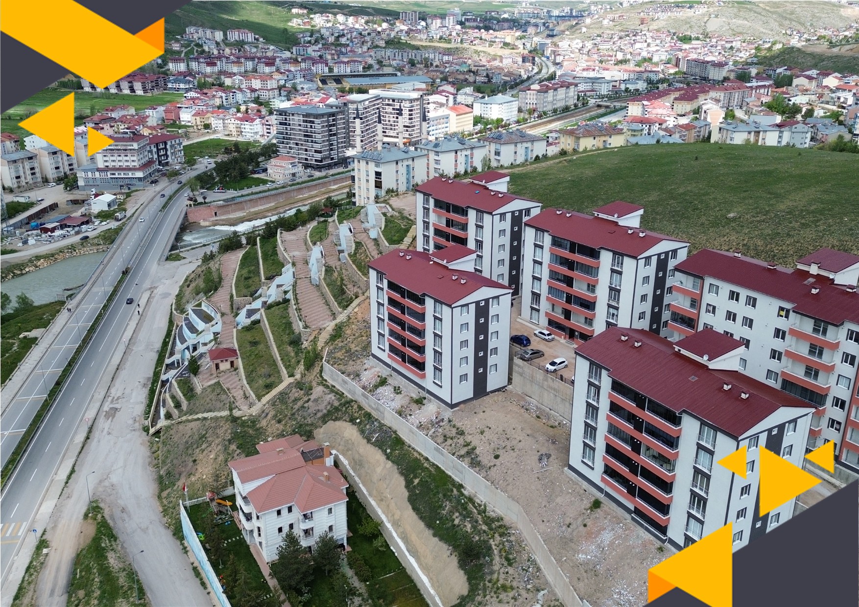 ZAHİT MAHALLESİ'NDE ŞEHİR MANZARALI, YERDEN ISITMALI, SIFIR BİNADA FERAH 3+1 KİRALIK DAİRE